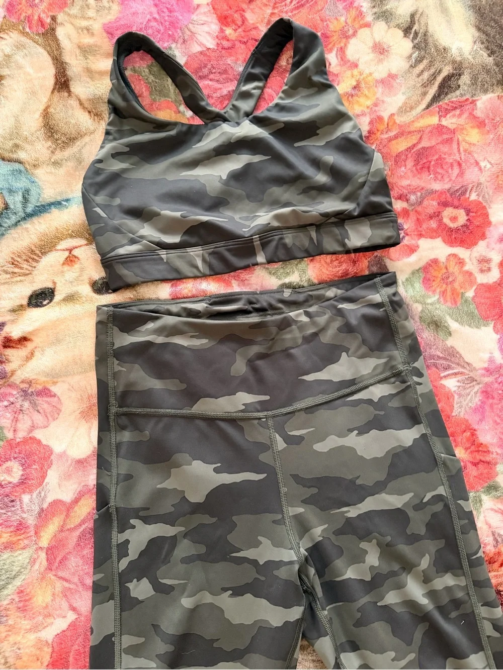 Athleta Green Gray Camouflage Leggings Sports Bra Matching Yoga Pilates Gym Set